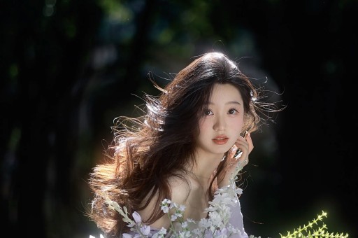 知名女网红翻车每天收入几万礼物却被曝光是AI生成的人物
