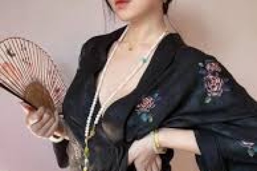 38岁张雨绮近况曝光！经历2段失败婚姻如今直播情绪失控引热议