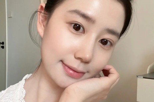 韩红口碑崩塌黑历史被扒官媒出手锐评句句说到打工人心坎里