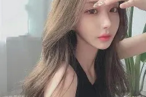 这个坚强面对绝症的少女形象不仅让