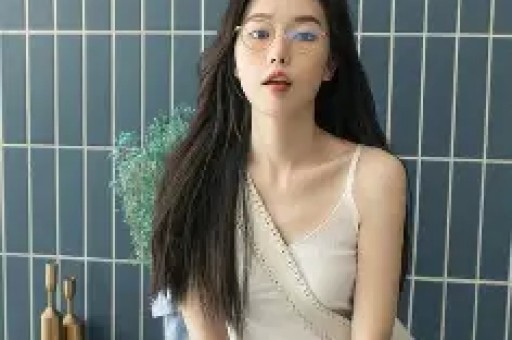 薛之谦演唱会成吃瓜现场！美女粉丝疑出轨富豪大哥遭正宫男友抓包
